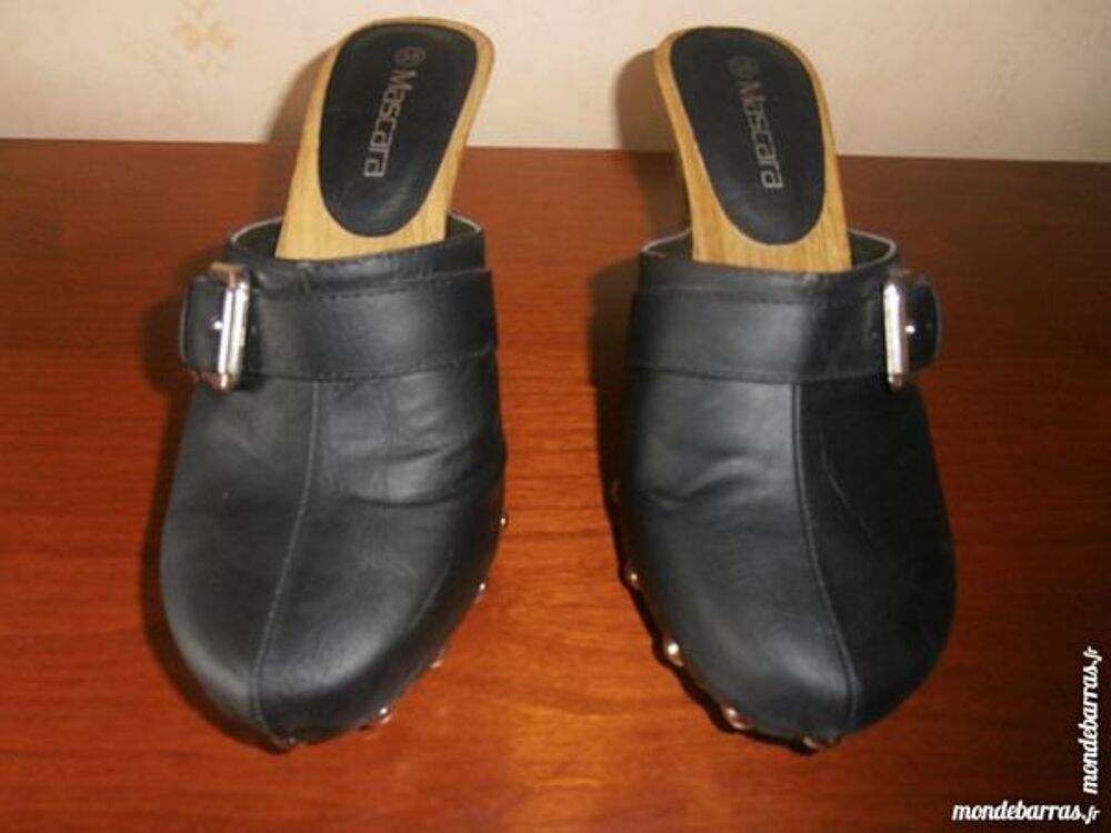 Sabots noirs boucle argent&eacute;e Chaussures