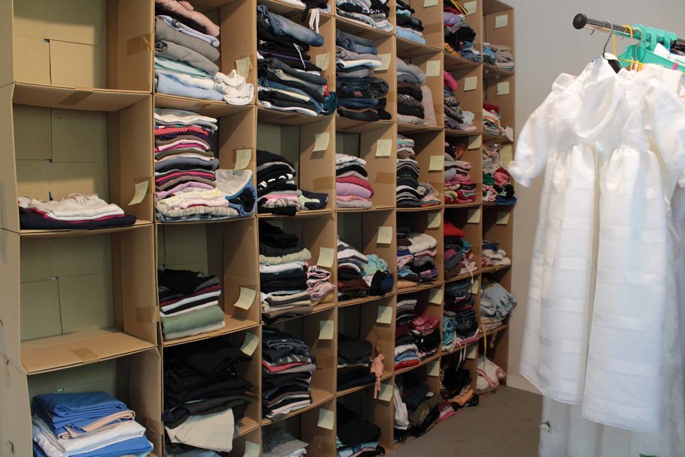 &Eacute;norme vide dressing et autres articles, sur rendez-vous Vêtements