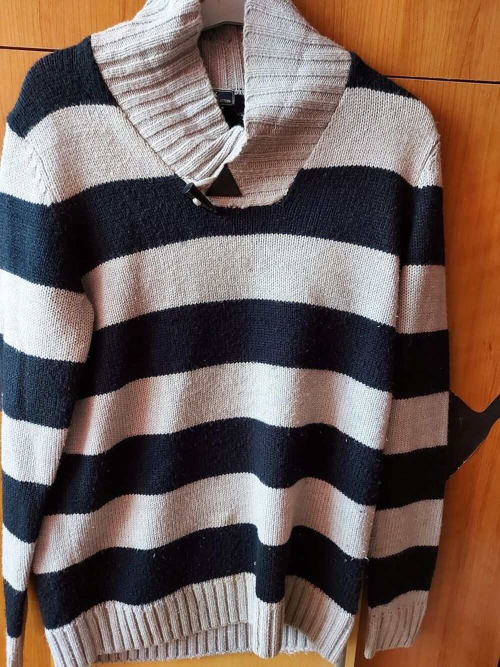 pulls &agrave; lu Vêtements