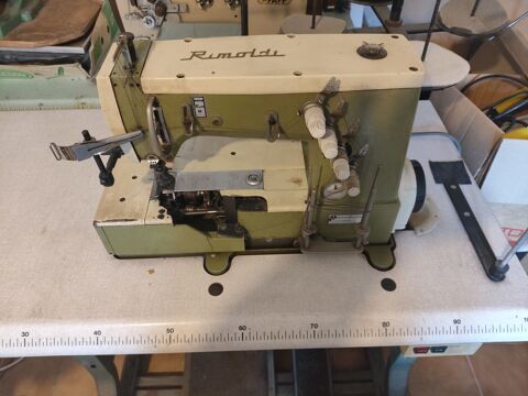 Machine recouvreuse double aiguille Rimoldi La Seyne-sur-Mer (83)