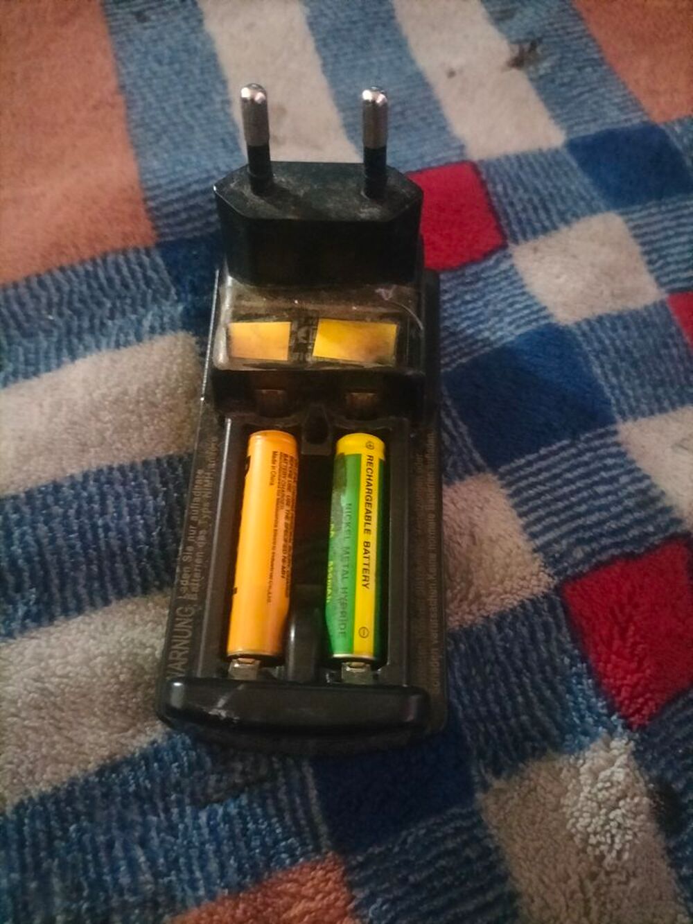 Chargeur piles duracelle tr&egrave;s bon &eacute;tat Téléphones et tablettes