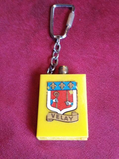 Porte-clefs avec �cusson velay 1 Avermes (03)