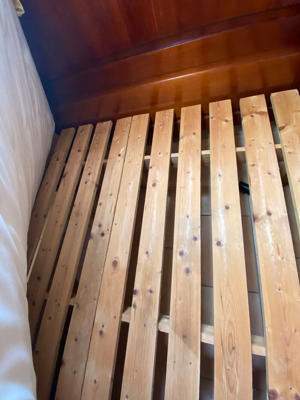 Lit double en bois massif acajou avec sommier Meubles