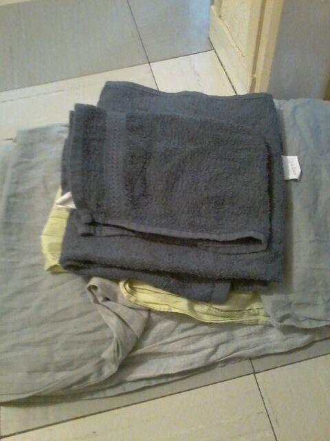 Lots housse de couette 2p ,avec 3 serviettes �ponges propres 15 Tourcoing (59)