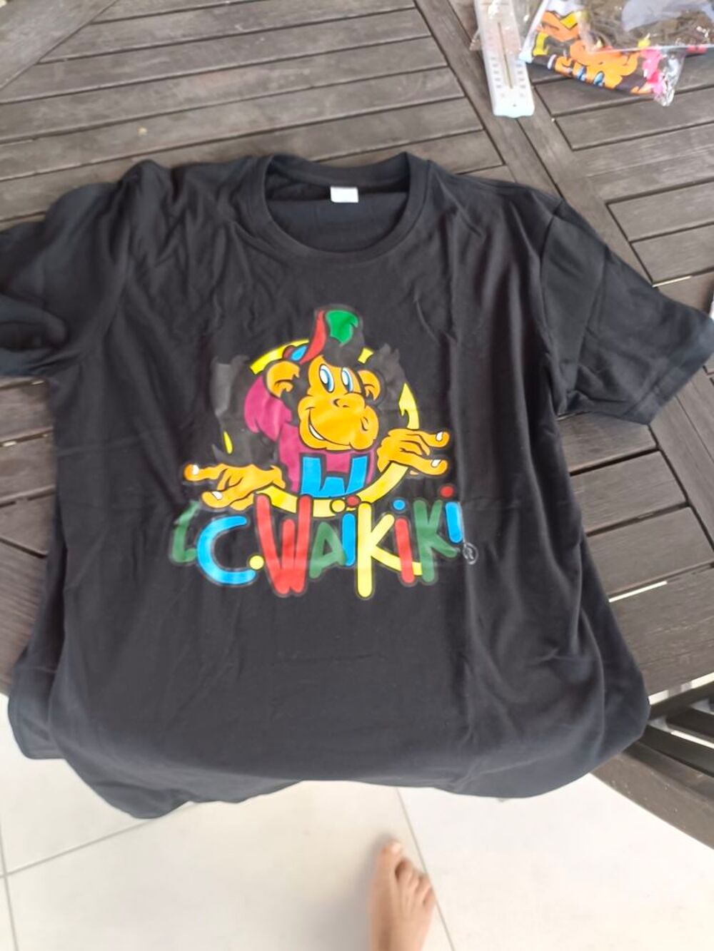 tee shirt waikii Vêtements
