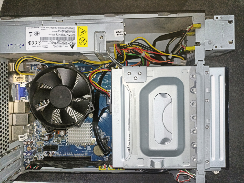 Acer Aspire X3200 R&eacute;employ&eacute; sous Linux Matériel informatique