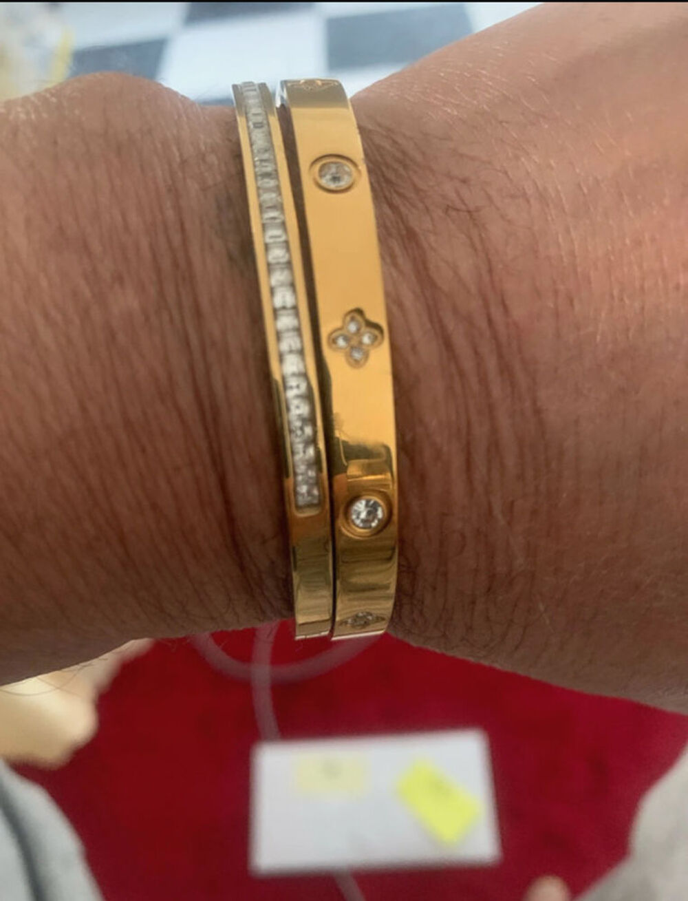 Lot de Bijoux Fantaisie Dor&eacute;s
- style Chic &amp; Tendance
Neuf Bijoux et montres