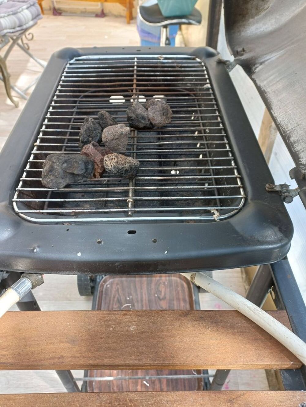 barbecue &agrave; gaz et pierre de lave Cuisine