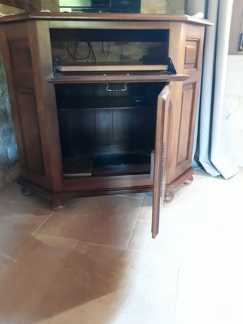 Meuble t&eacute;l&eacute; et fauteuils Meubles