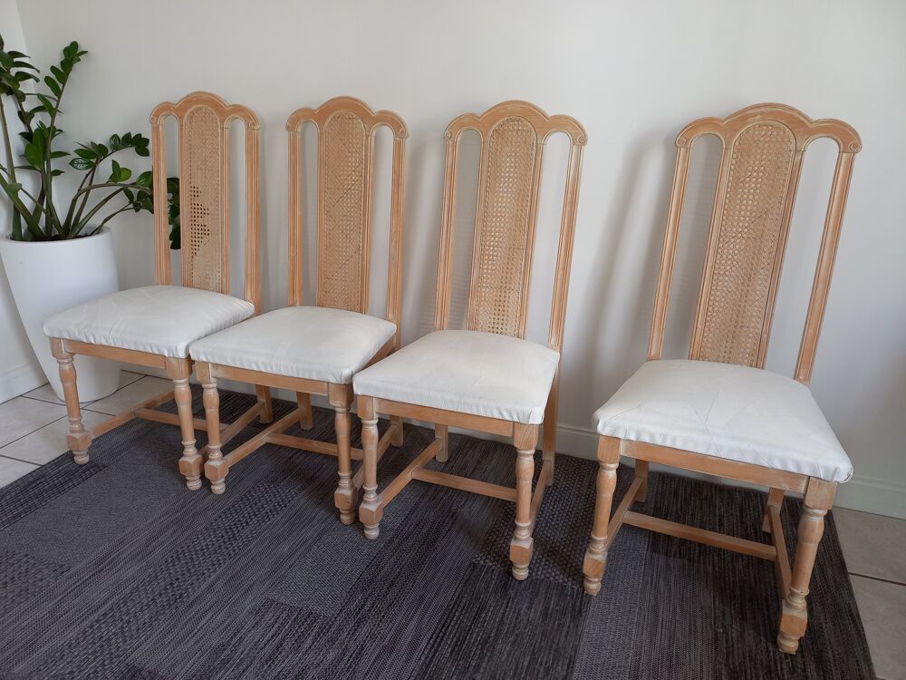 4 chaises h&ecirc;tre massif styl&eacute;es Meubles