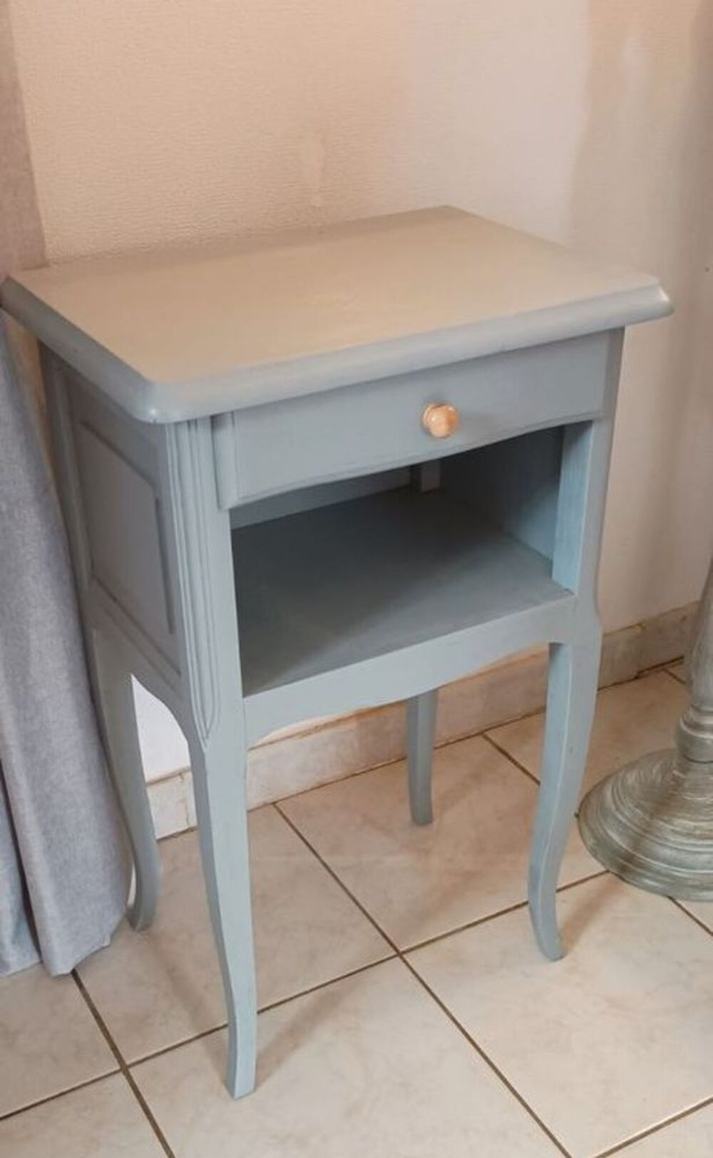 Joli meuble table de chevet en bois massif Meubles