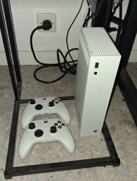Xbox Series S 512Go ( 2 manettes ) 200 La Rochelle (17)