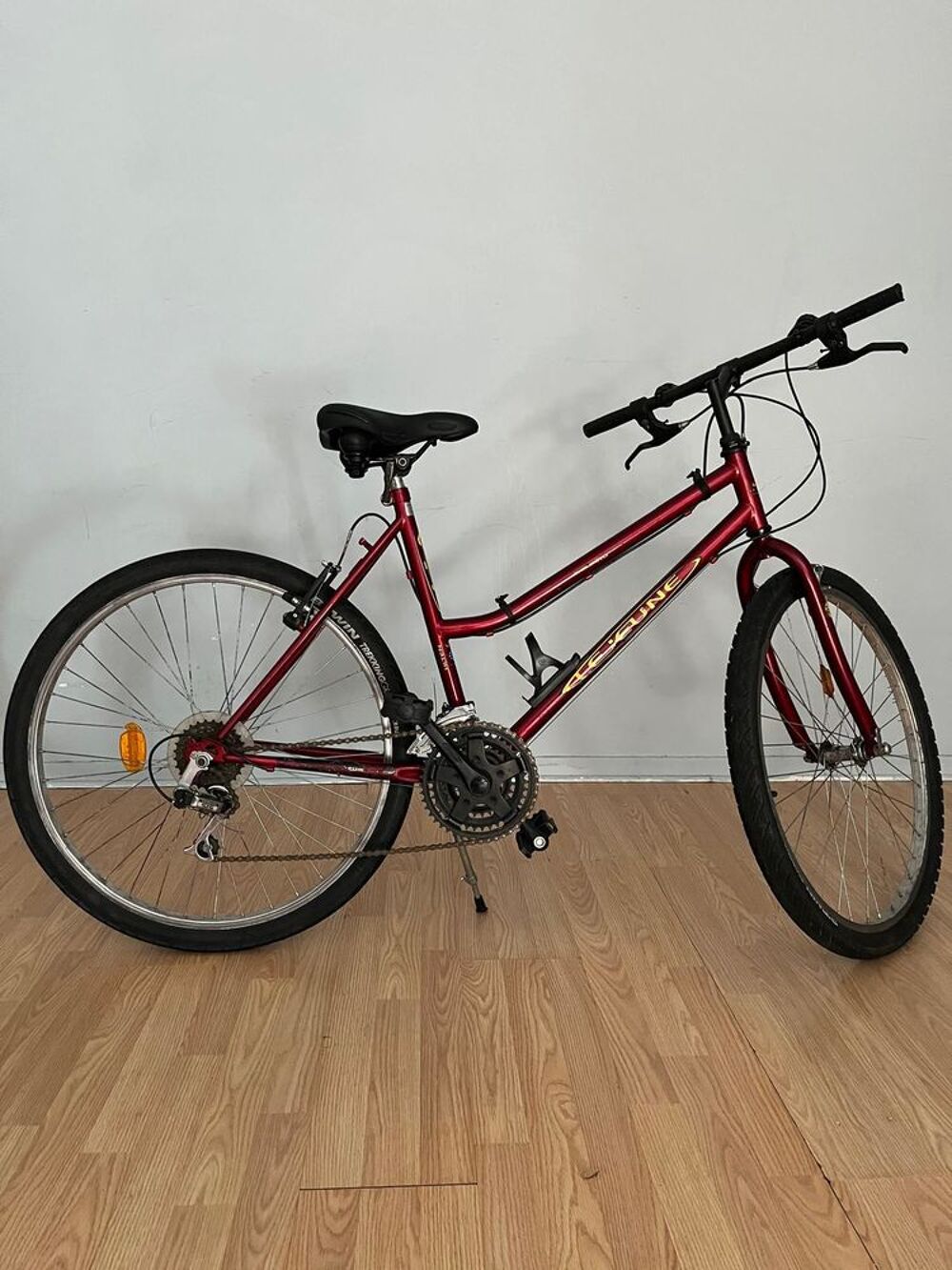 V&eacute;lo vintage Lejeune rouge bordeaux Vélos