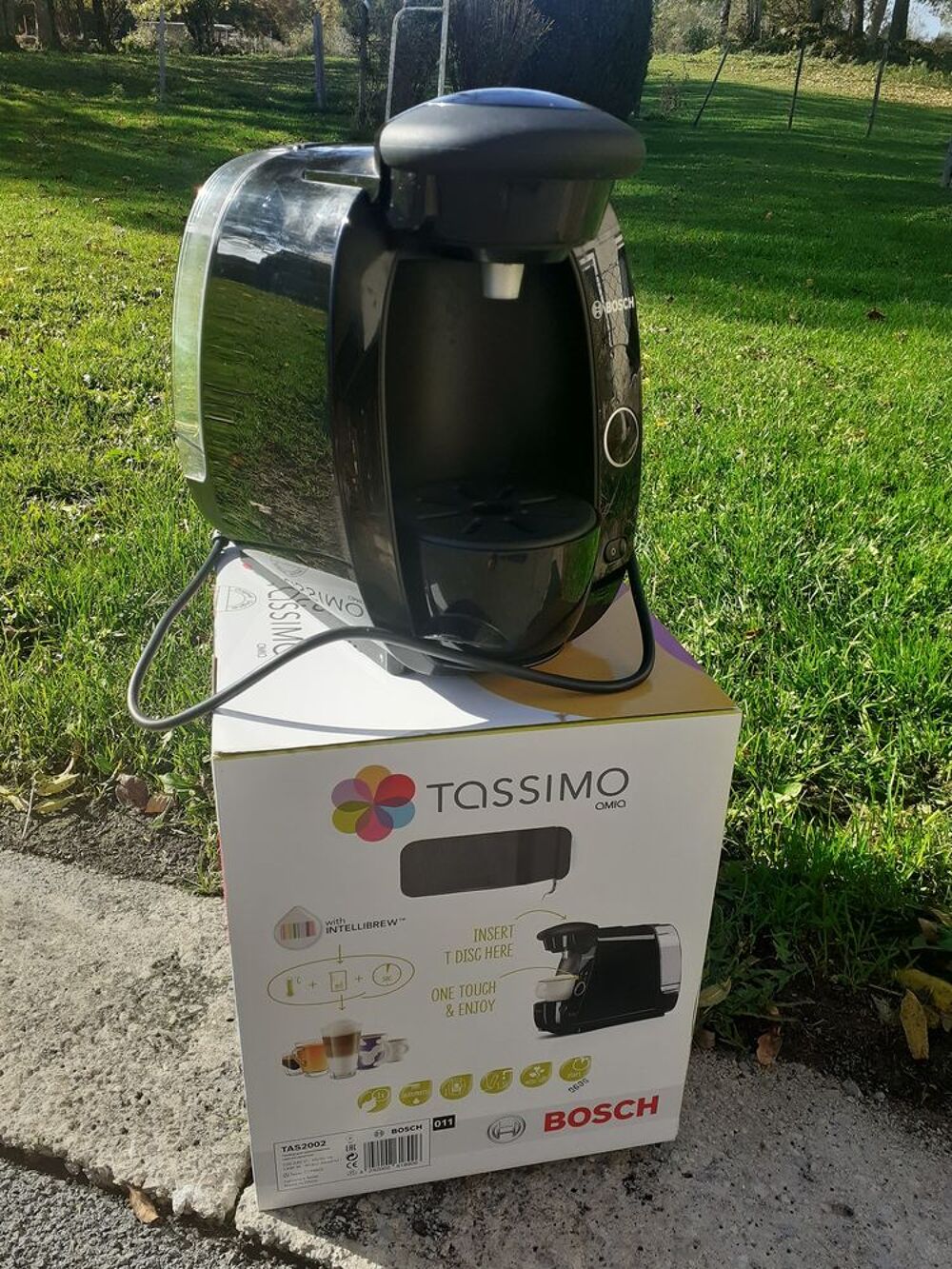 Cafeti&egrave;re Tassimo avec sa boite d'origine.
Electromnager