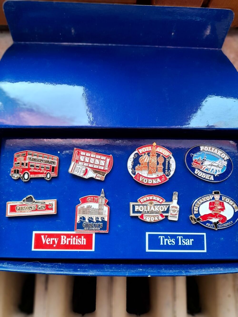 coffret pin's alcool des ann&eacute;es 90 