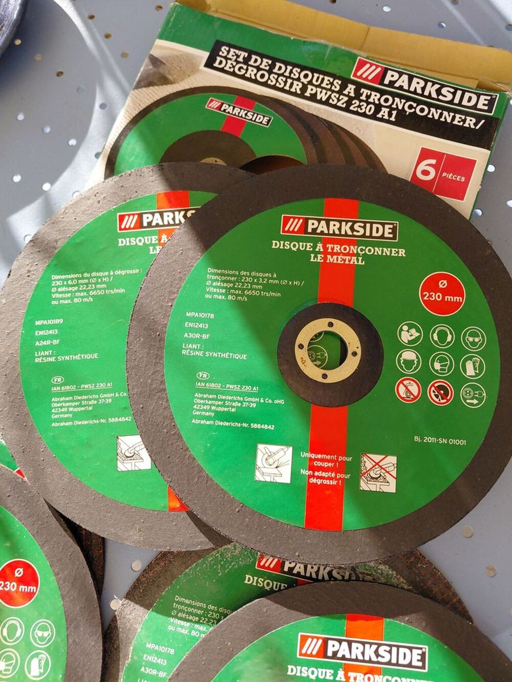 PARKSIDE&reg; Meuleuse d'angle PWS 230 A1 
plus 7 disques
Bricolage