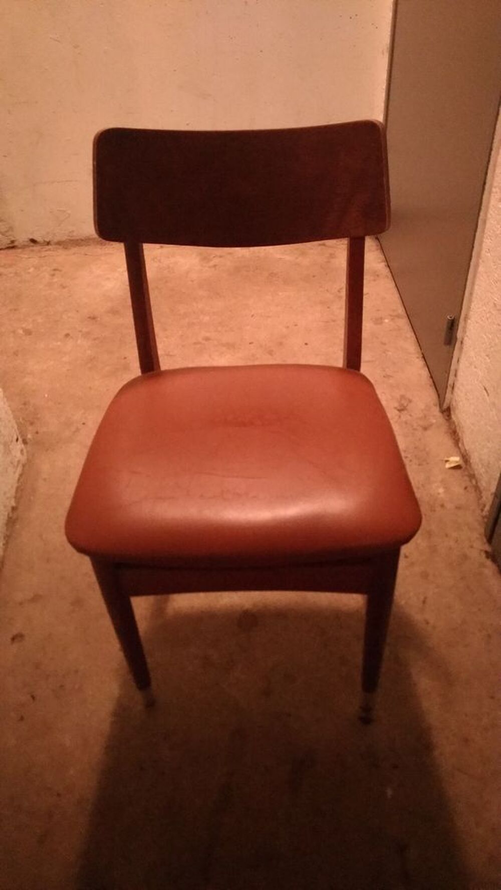 6 chaises confortable et tr&egrave;s solide Meubles