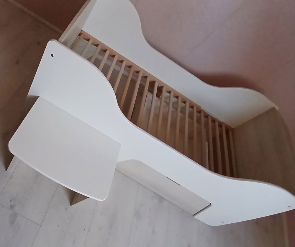 Lit enfant avec chevet blanc et cr&egrave;me Mobilier enfants