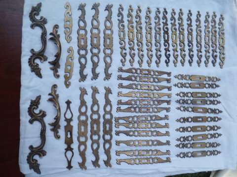 Entr�e de clef pour meuble, Poign�e stylis�es
2 Sales (74)