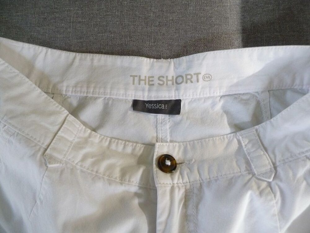 Short blanc 2 poches taille 38- Neuf Vêtements