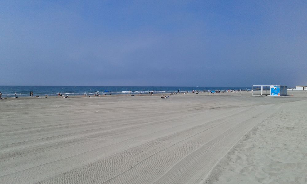   Grand studio cabine à 50 mètres d'une plage de sable fin  Vacances  / Offres de location 