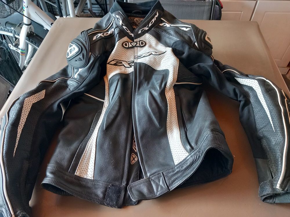 Blouson moto cuir Vêtements