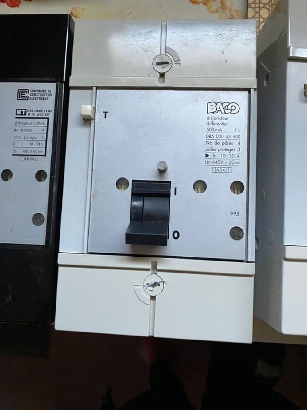 anciens disjoncteurs &eacute;lectriques monophas&eacute;s ou triphas&eacute;s Bricolage