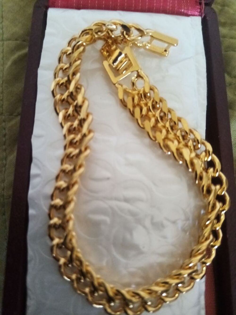 bracelet plaqu&eacute; or 18 carats Bijoux et montres
