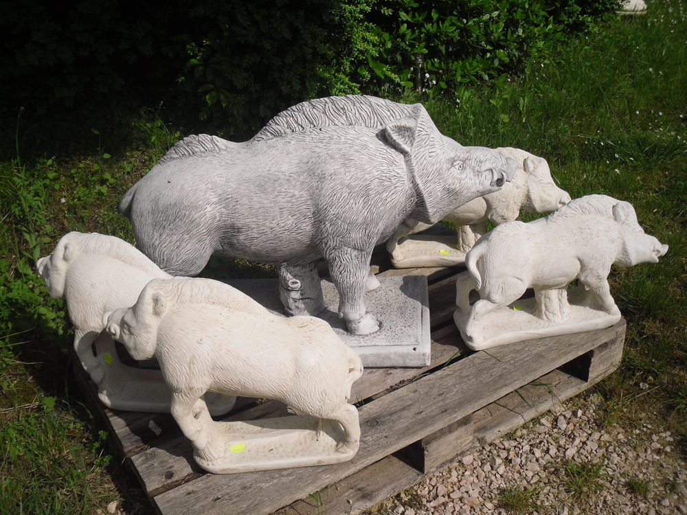 STATUES DE JARDIN / PHOTINIA 7,50 e / POTERIES , FONTAINES Jardin