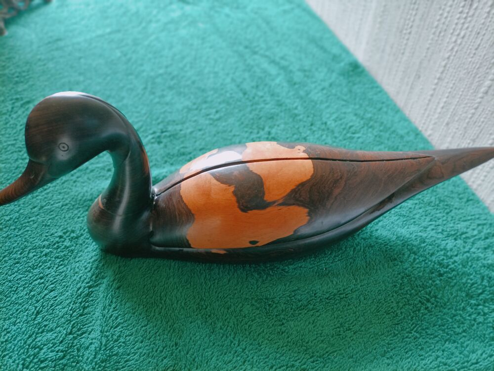 Canard en bois jaune et noir 
Décoration