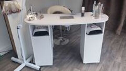   Table de manucure 
