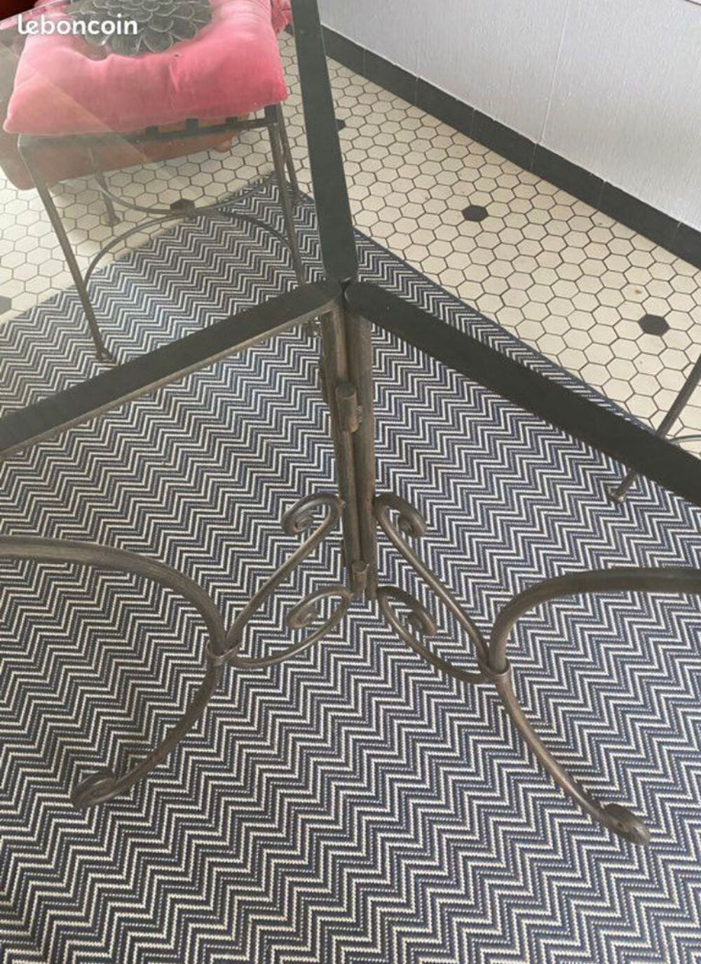 Table ronde + 4 chaises verre et fer forg&eacute; Meubles