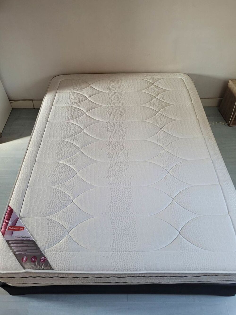 Matelas + Sommier 190 x 140 comme neuf Meubles