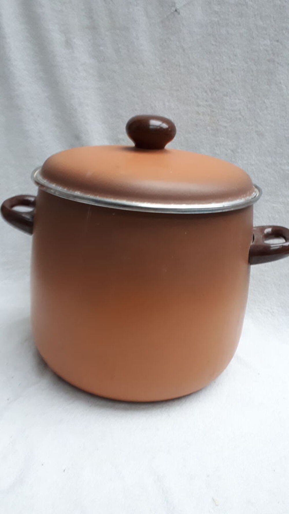 Faitout en acier &eacute;maill&eacute; 
Cuisine
