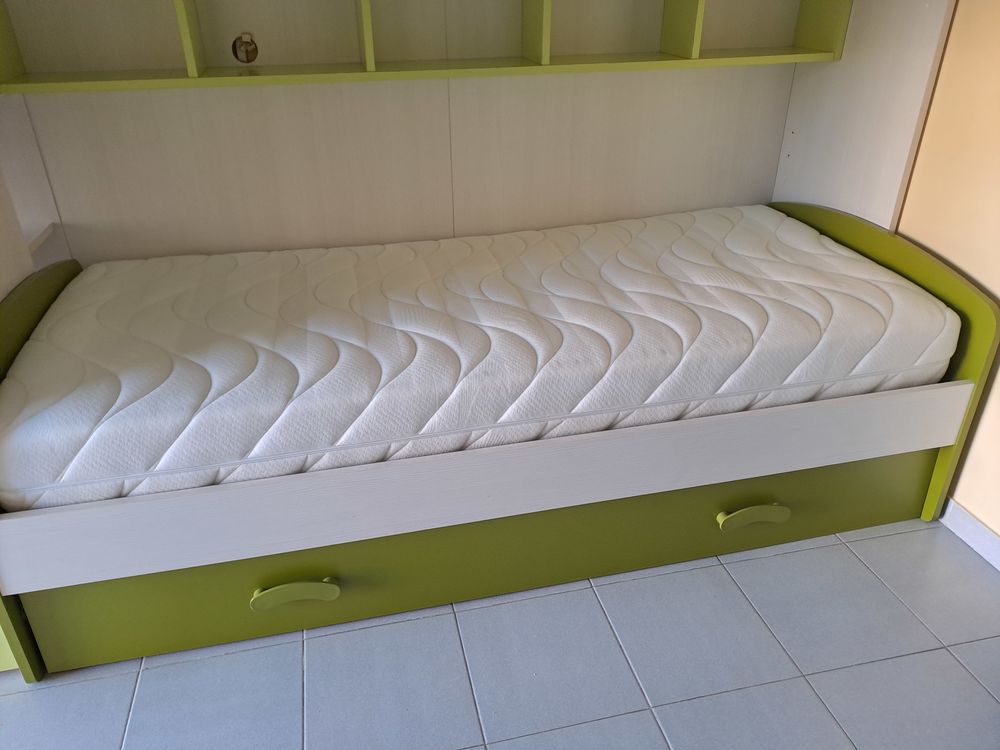 Lits superposees + bureau + rangements
Mobilier enfants