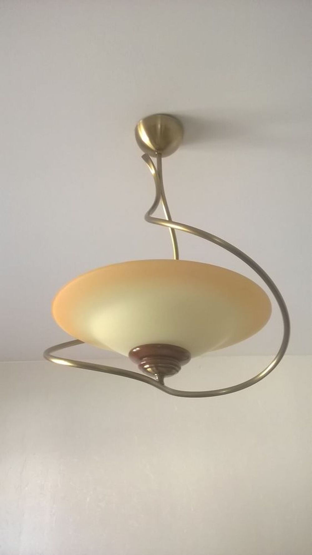 Magnifique suspension pour chambre. Monture bronze. Décoration