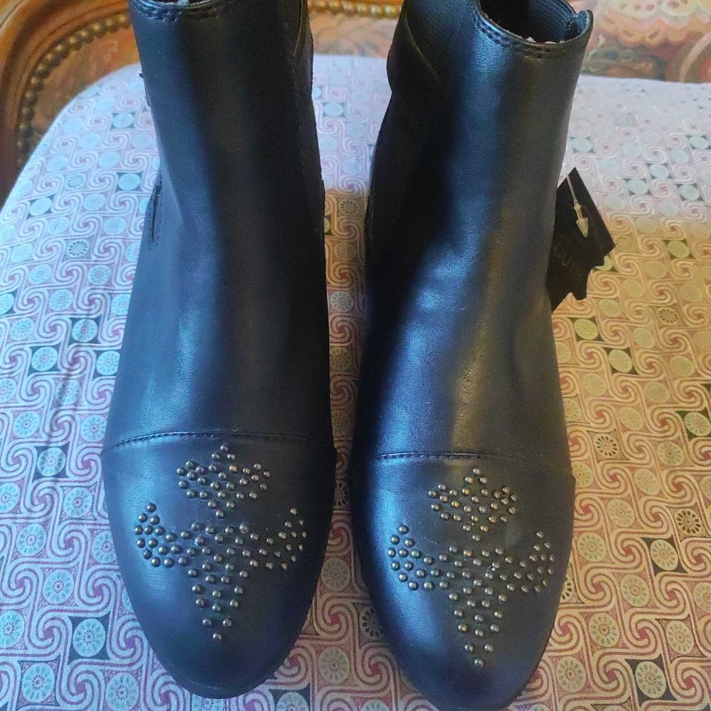 Bottines noires cuir vegan, semelle int&eacute;rieure cuir. Chaussures