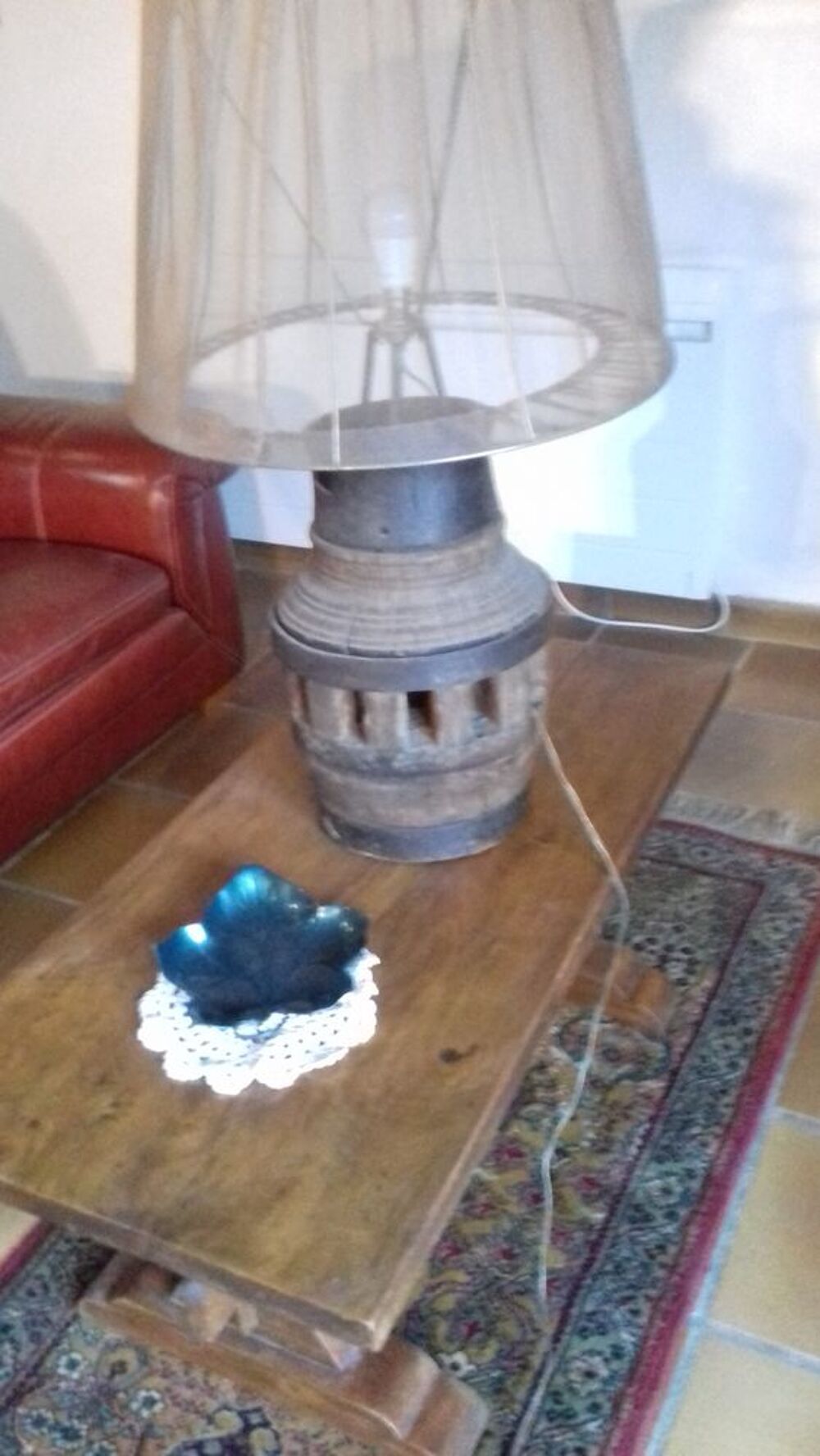 lampe mont&eacute;e sur moyeu de charette Décoration