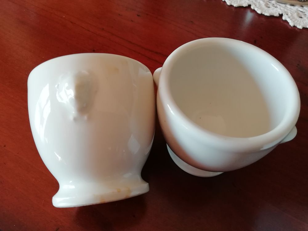 4 petites tasses &agrave; caf&eacute; blanches Décoration