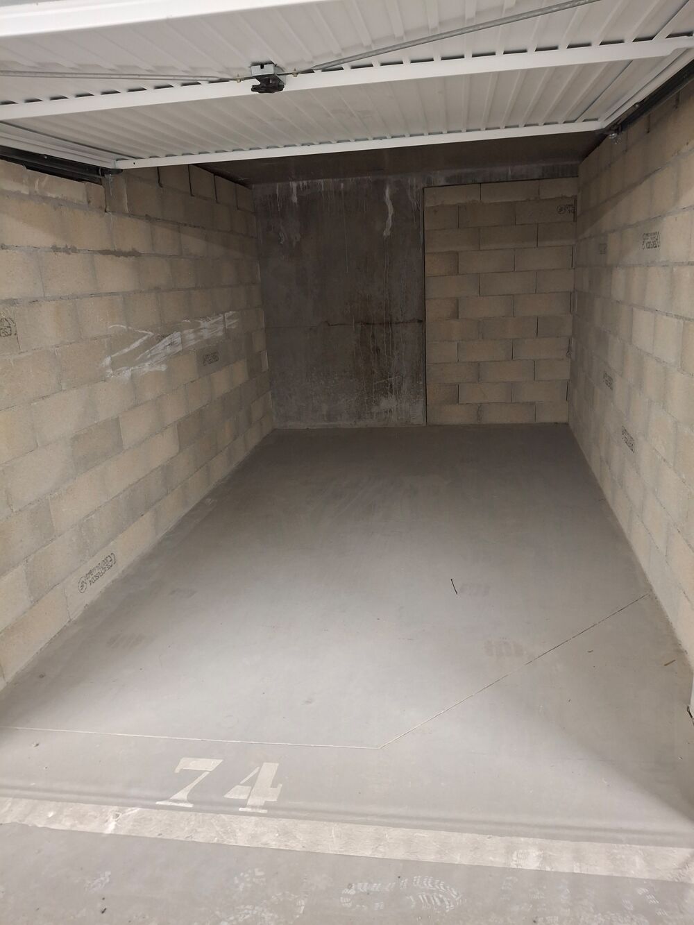 Location Parking/Garage 1  5 boxs scuriss CLAYE SOUILLY 13 m proche ROISSY Claye-souilly