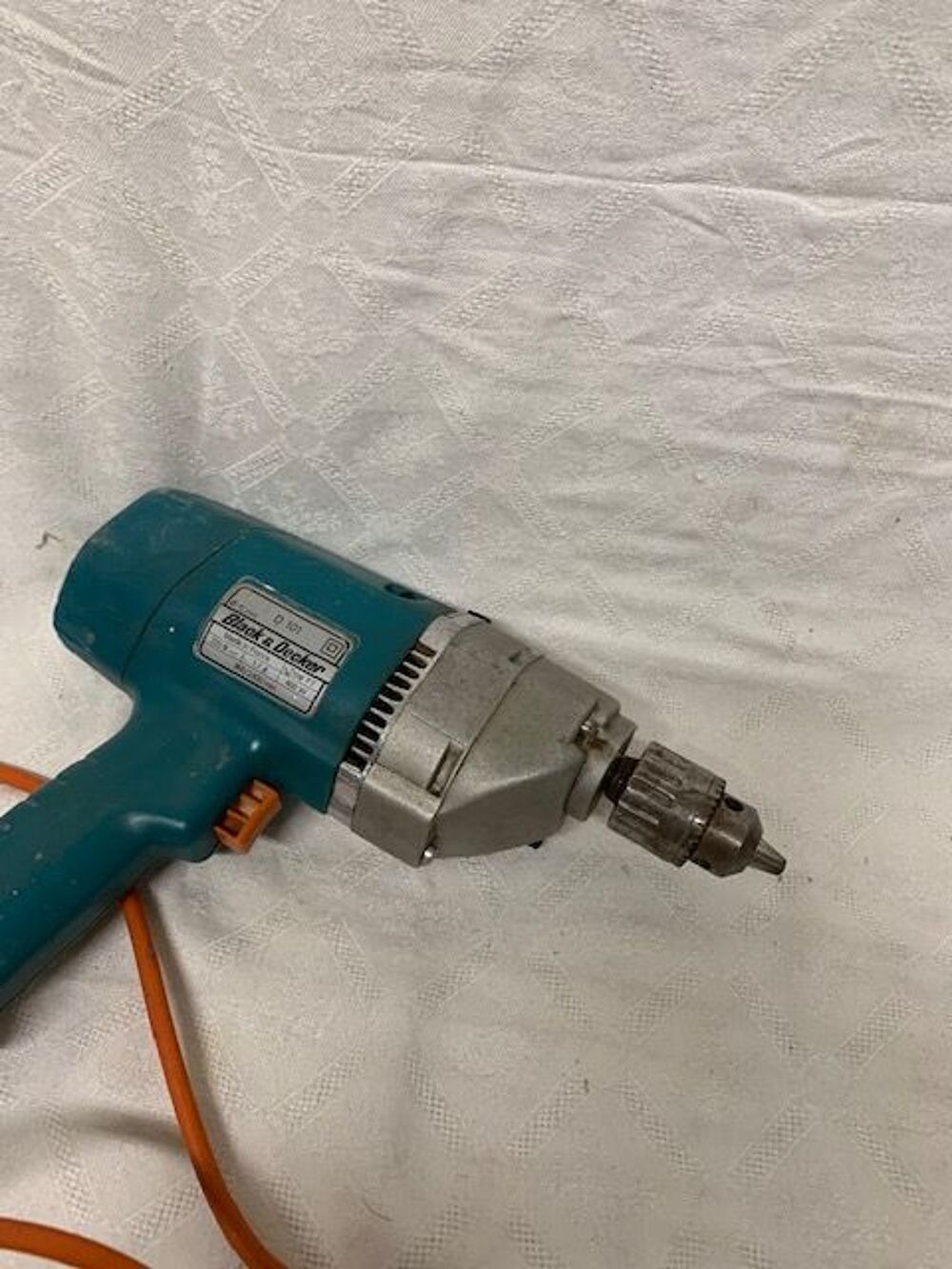 *B40 
Perceuse Black &amp; Decker		 Bricolage