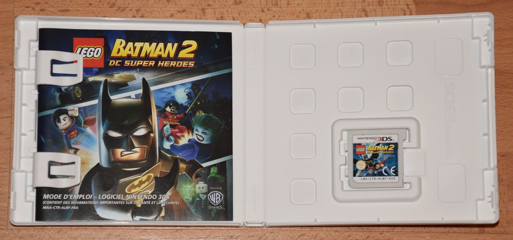 Nintendo. Jeu 3DS Batman 2. DC Super heroes. Etat NEUF.
Consoles et jeux vidos