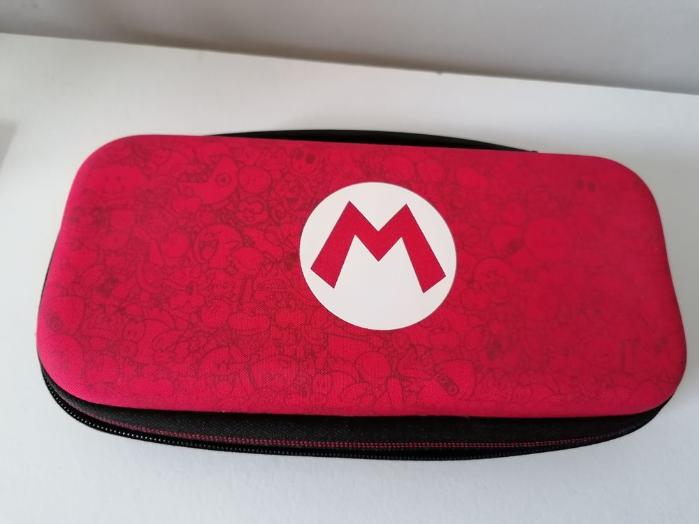 Nintendo switch 1 avec ses accessoires + jeu + sacoche Consoles et jeux vidéos