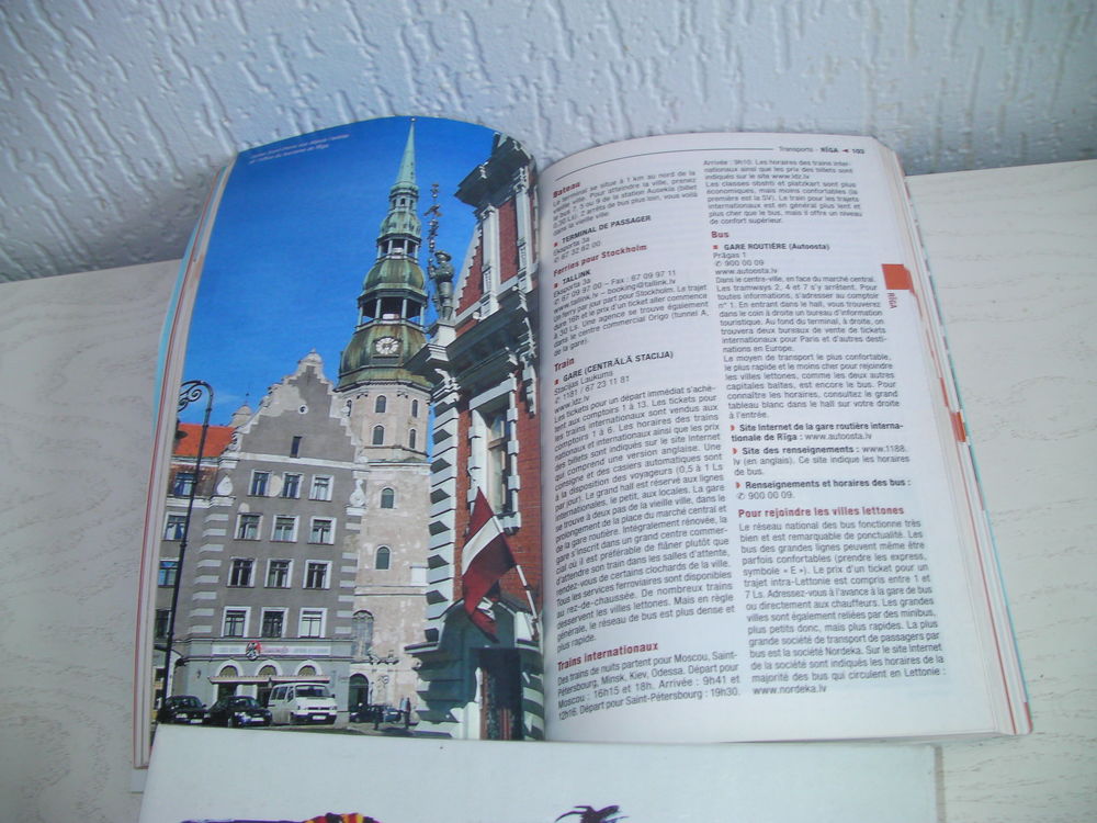 LIVRE : guide pour la LETTONIE Livres et BD