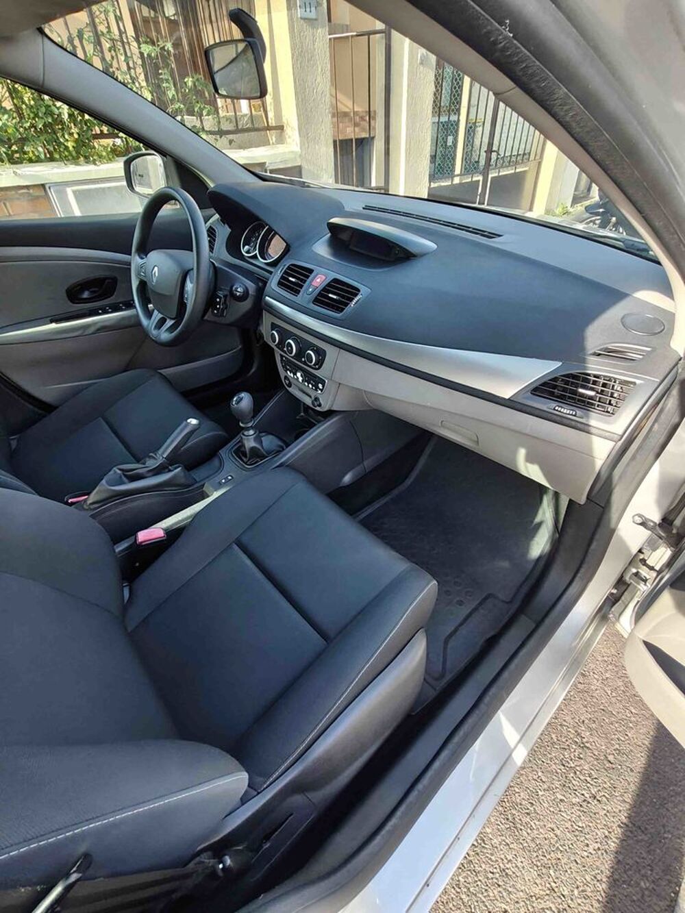 M&eacute;gane III RENAULT MEGANE III 1.6 110 ETHANOL AUTHENTIQUE 2011 occasion 93430 Villetaneuse