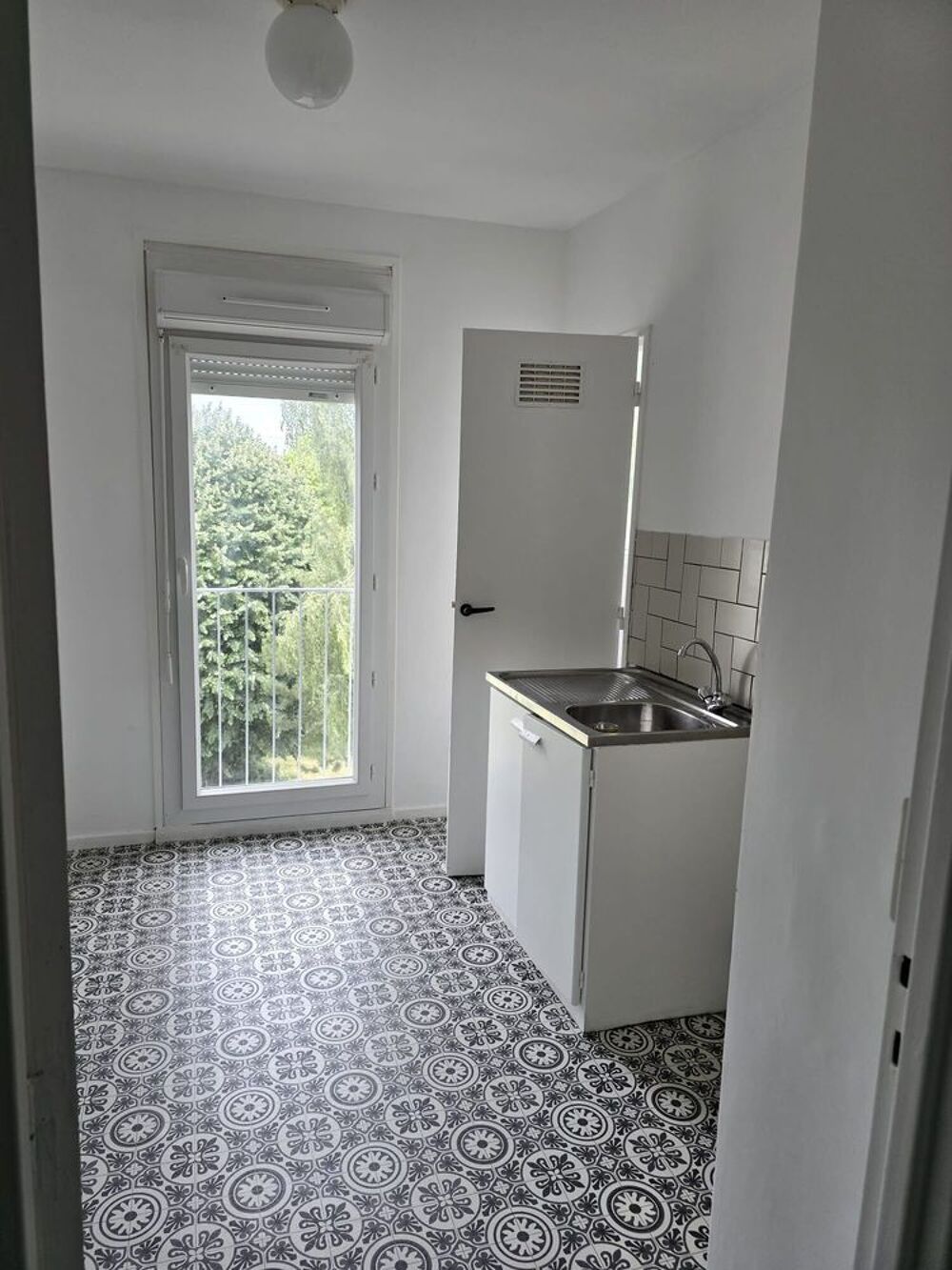 Location Appartement Appartement 3 pièces   avec balcon Compiègne
