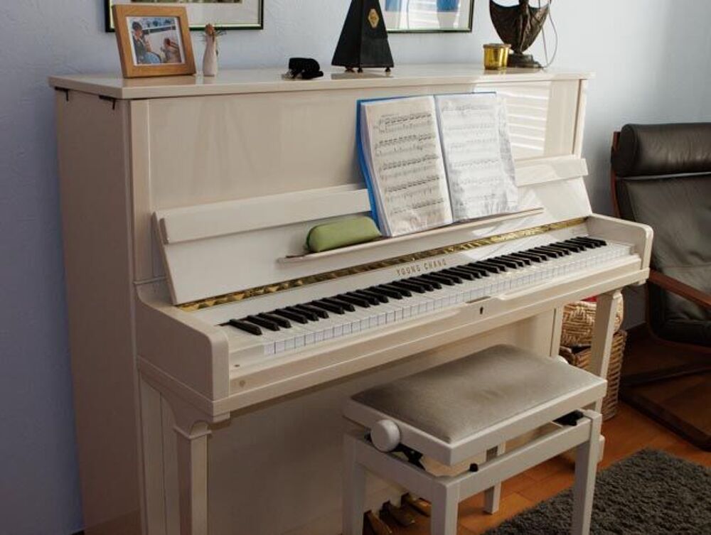 Piano Youg Chang blanc Meubles