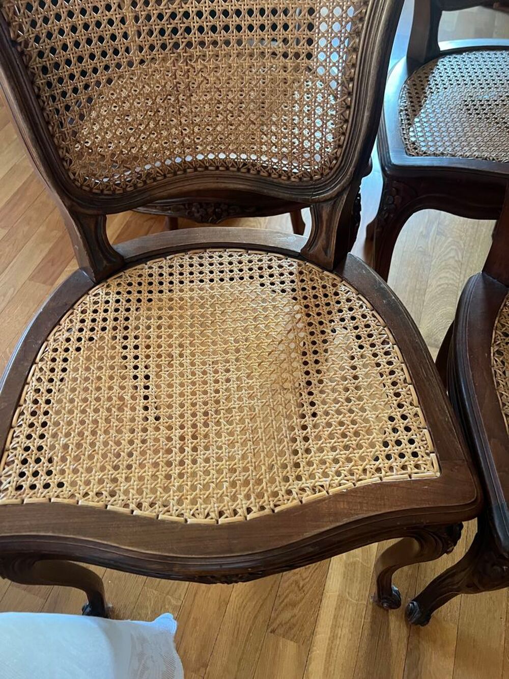 6 chaises de style Louis XV , cann&eacute;es , tr&egrave;s bon &eacute;tat Meubles