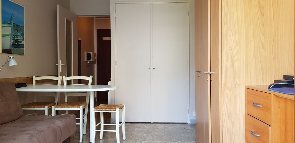   Studio meublé et équipé 