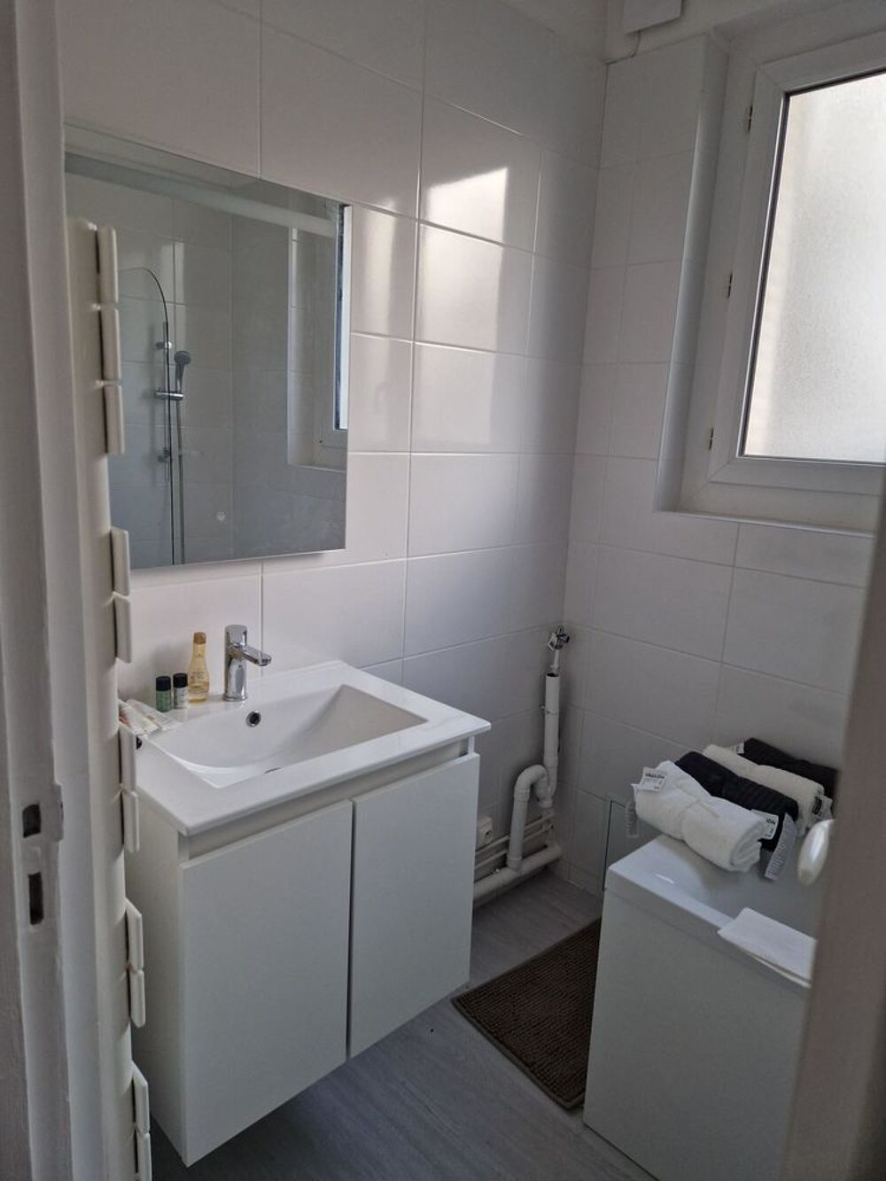 Location Appartement 3 Pieces meuble - parking. Paris 15